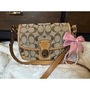 Coach Signature Canvas Turnlock Shoulder Bag – Beige